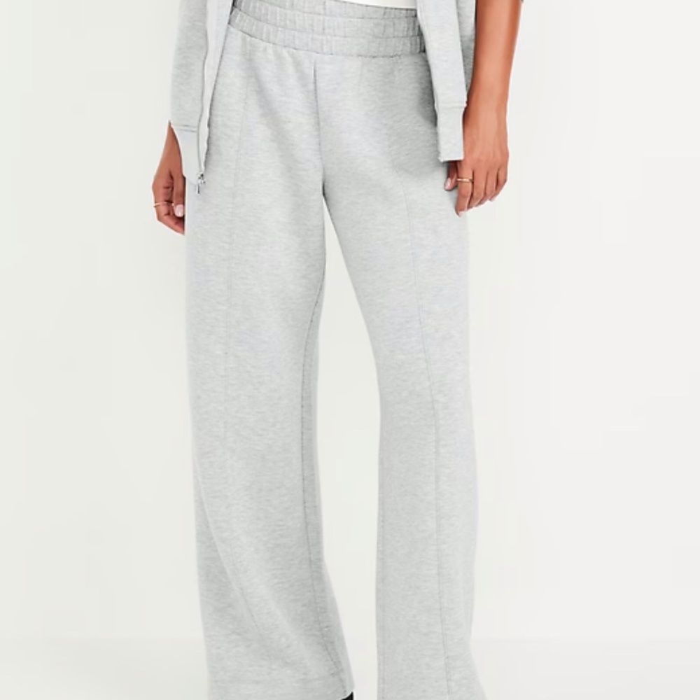 Old Navy Wide Leg Bounce Fleece Pants size Small Petite
